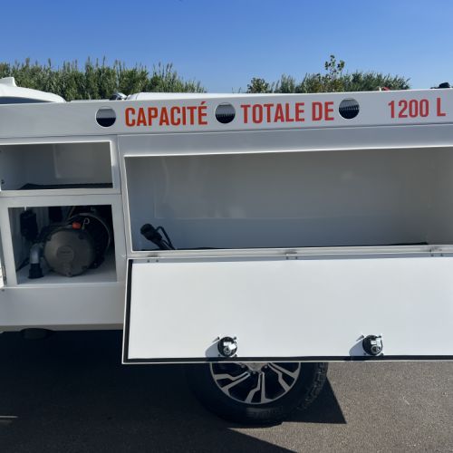 Nouveau hydrocureur coffre ouvert